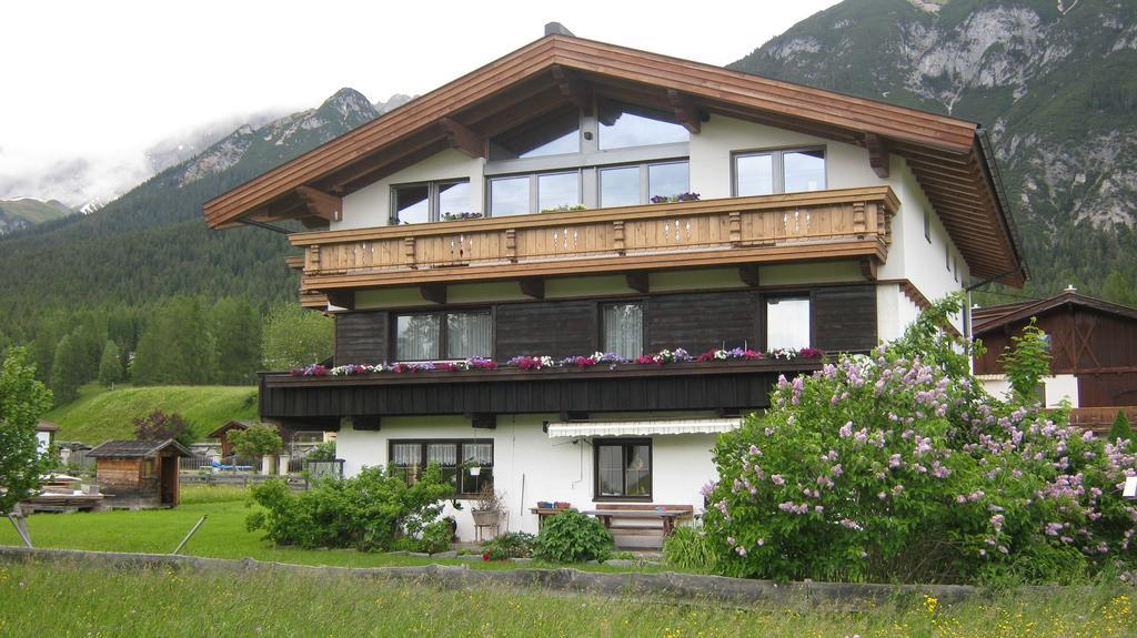 ロイタシュ Haus Karwendelblick Bed & Breakfast エクステリア 写真